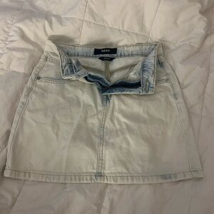 areopastle light wash jean skirt size 00